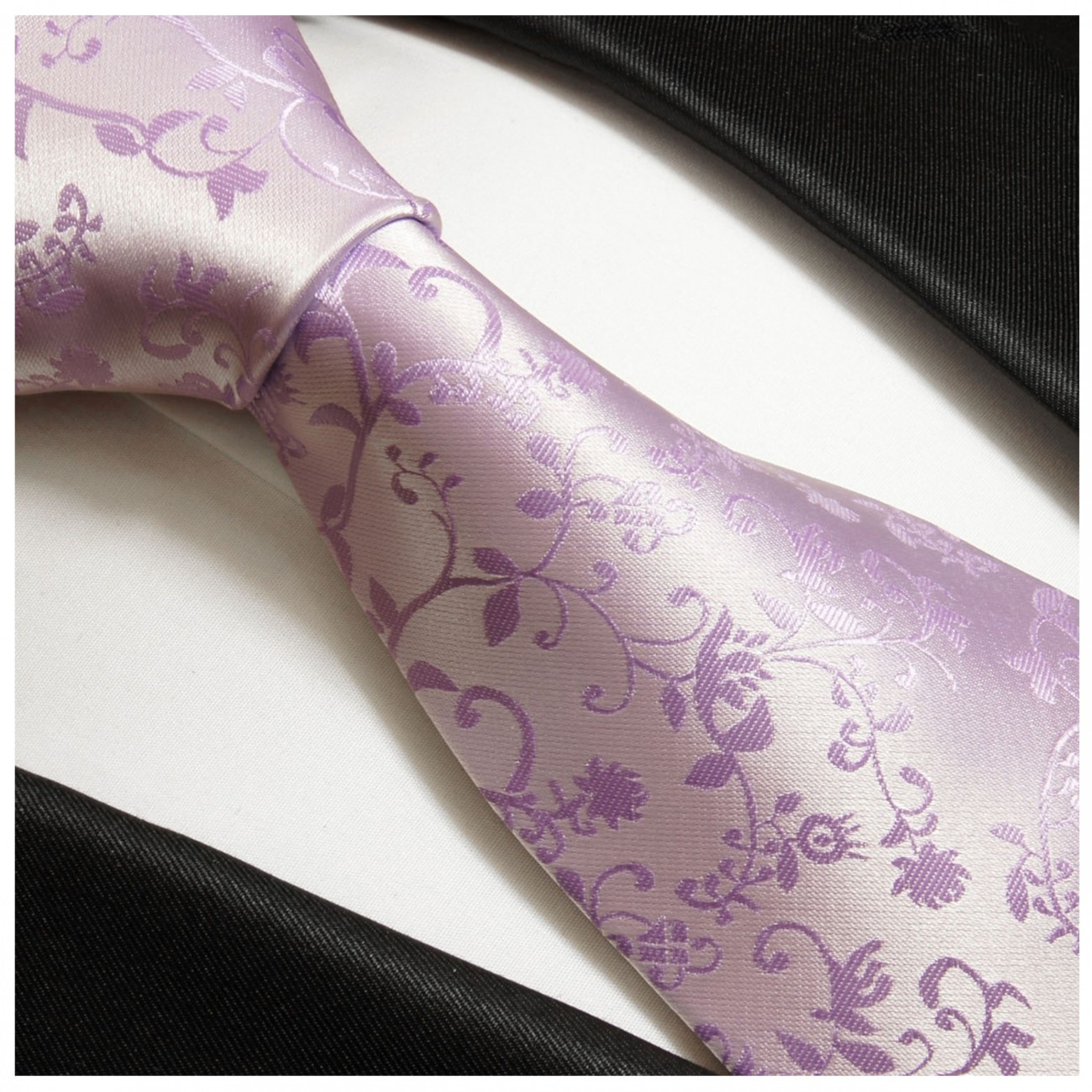 lilac necktie